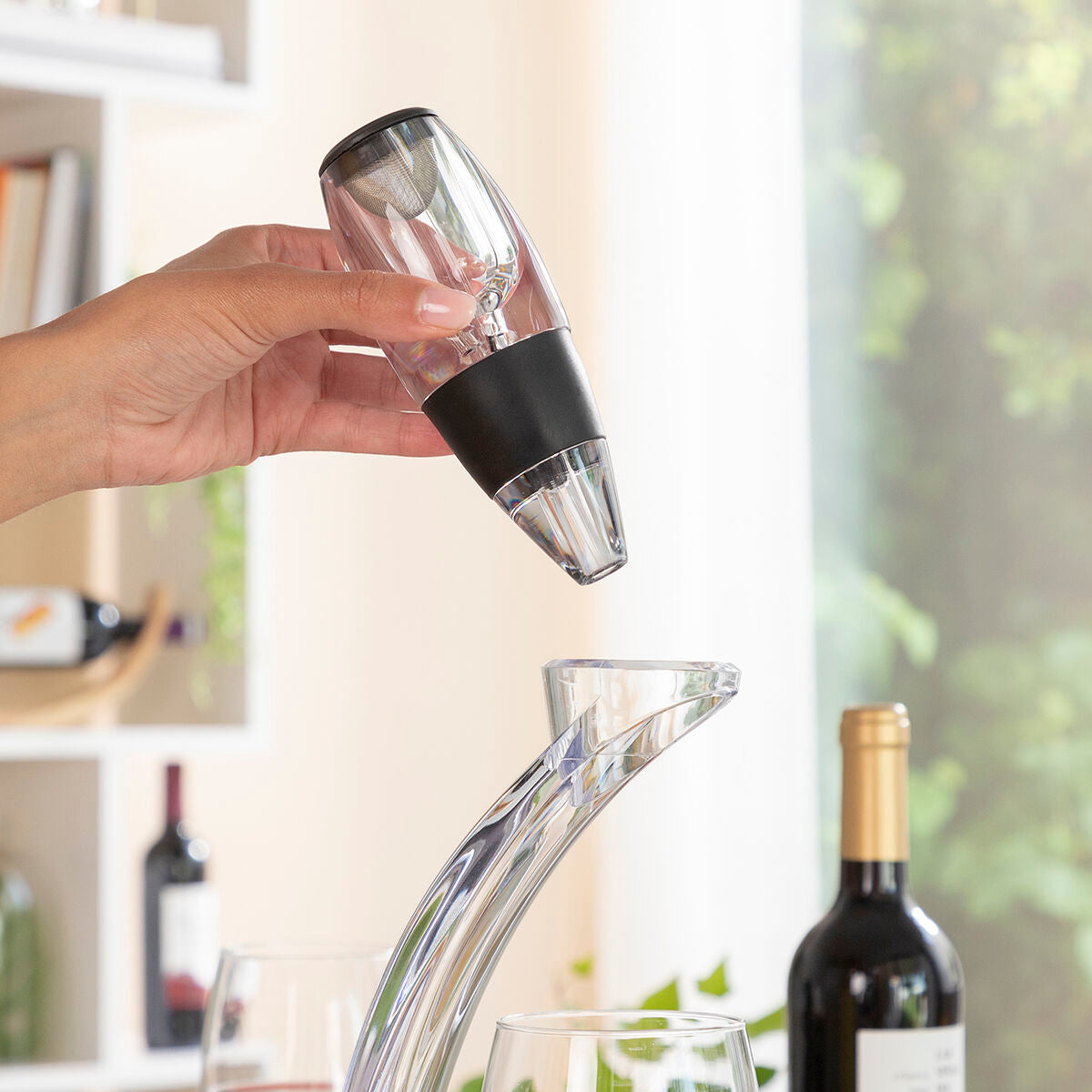 Professioneller Weinaerator mit Turmständer