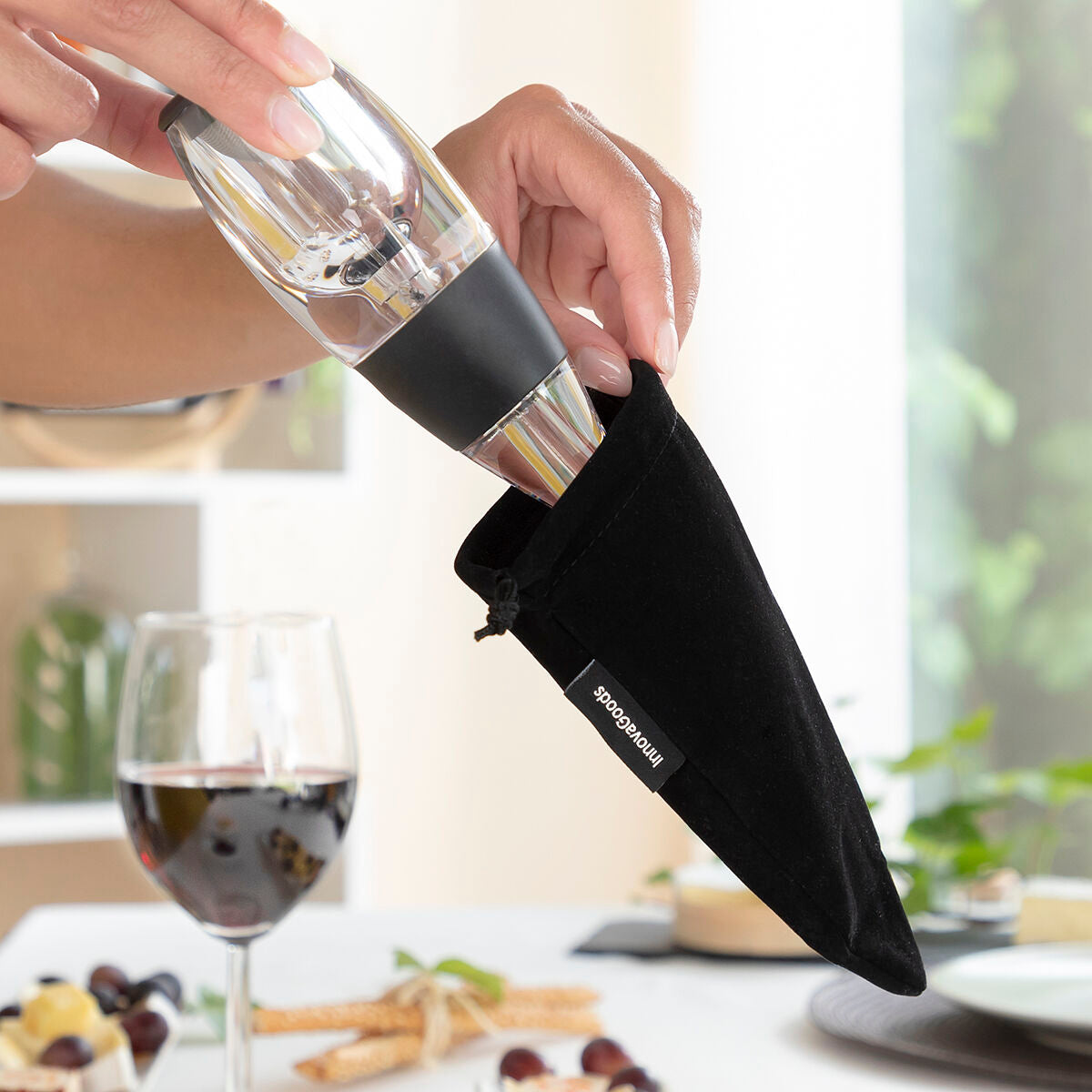 Professioneller Weinaerator mit Turmständer